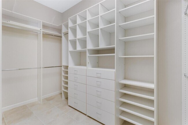 Building Photo - 109 Sunflower St