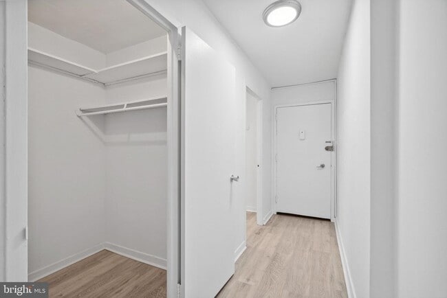 Building Photo - 224 W Rittenhouse Square