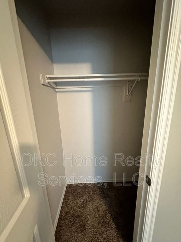 Building Photo - 1933 Autumn Way