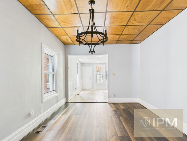 Building Photo - Available Now! Spacious 5 Bedroom, 1 Bath ...