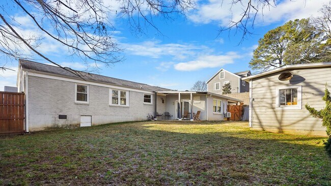 Building Photo - 307 Avondale Dr
