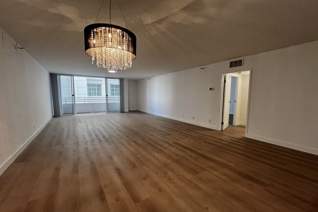 Building Photo - 10390 Wilshire Blvd