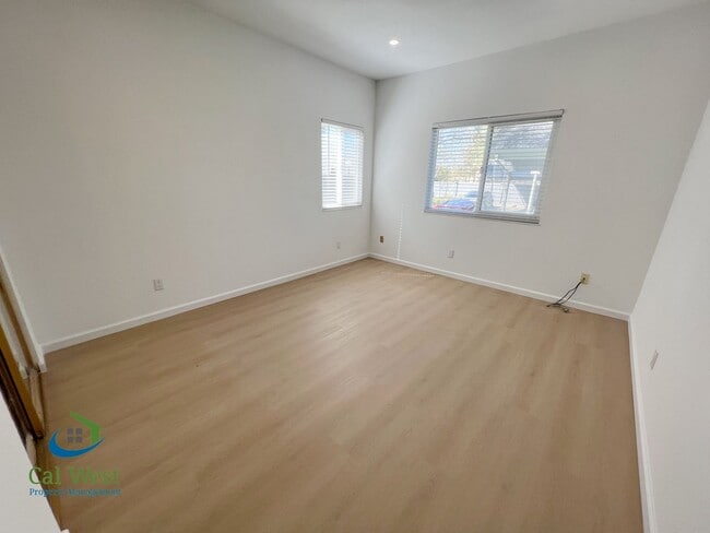 Building Photo - $2,995 - Updated 2 Bed/2 Bath Condo in a Gated Community of the Fairgrounds Neighborhood!