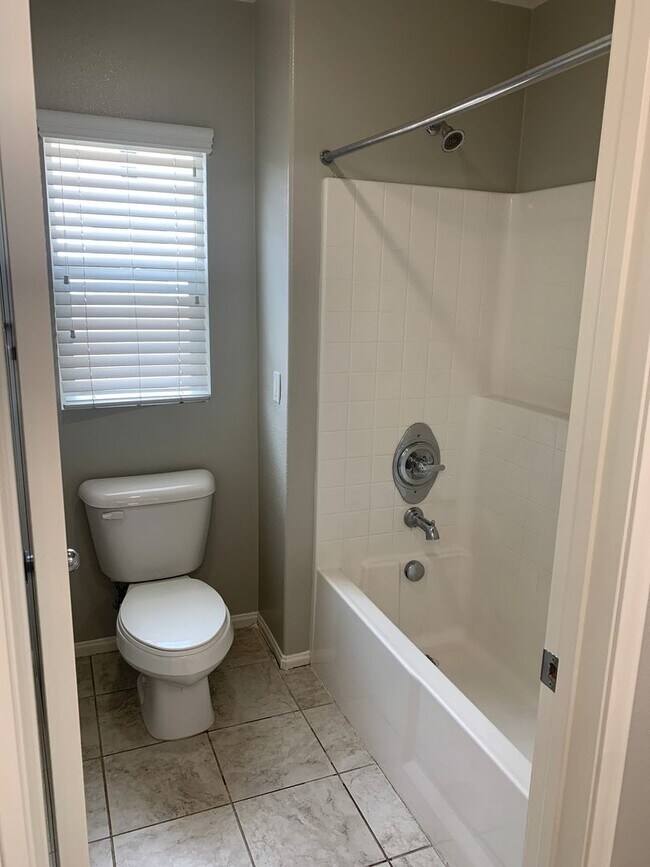 Building Photo - 3 Bedroom Condo for Rent in Murrieta