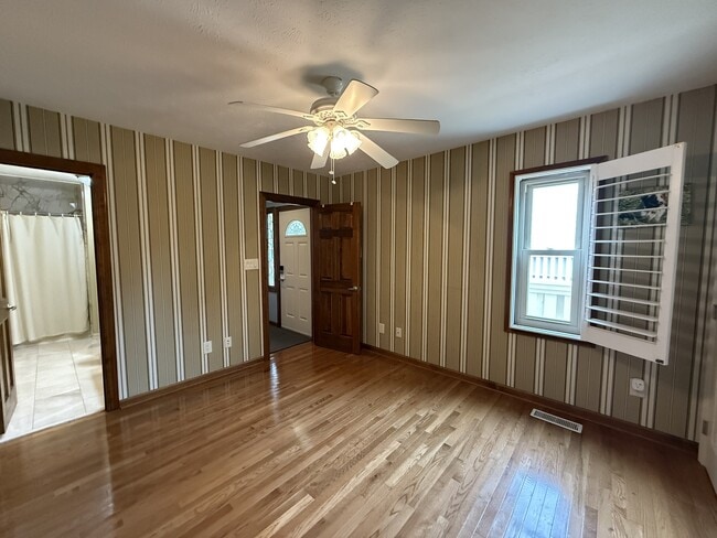 Building Photo - 4016 Fairway Lakes Dr