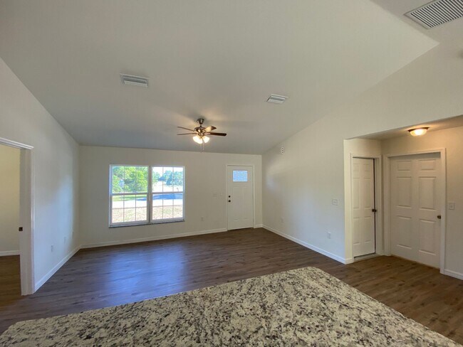 Building Photo - Custom Home - Desirable SW Ocala neighborhood 3/2/2 ** Wont Last**