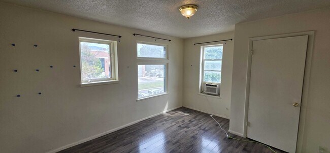 Building Photo - 560 S 600 E