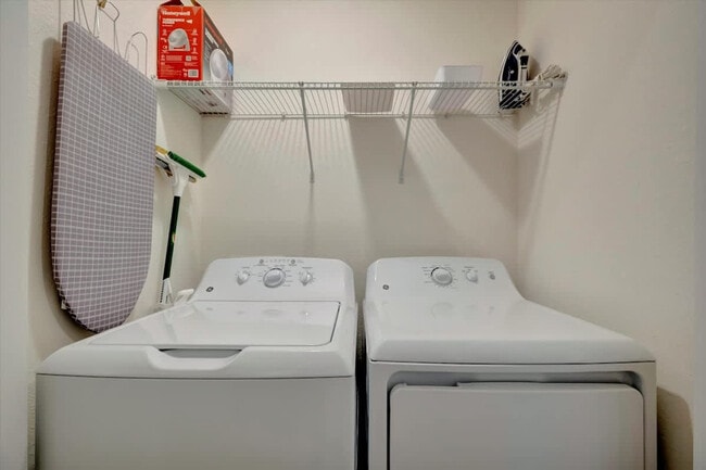 Building Photo - 5720 Palmer Cir