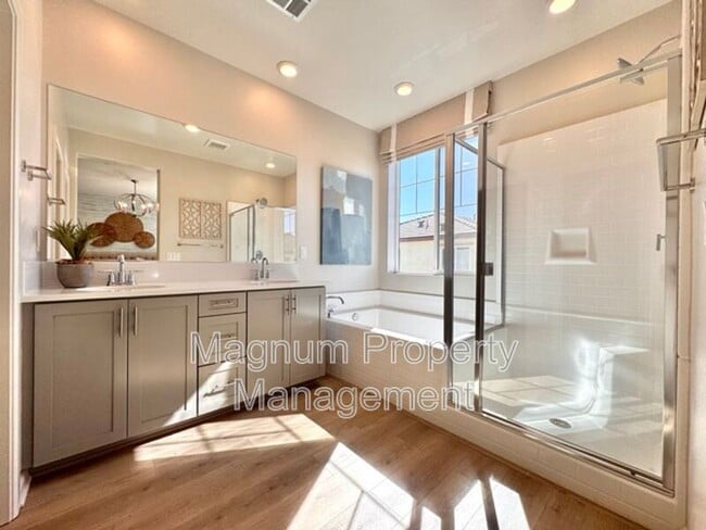 Building Photo - 25147 Hunter Ave