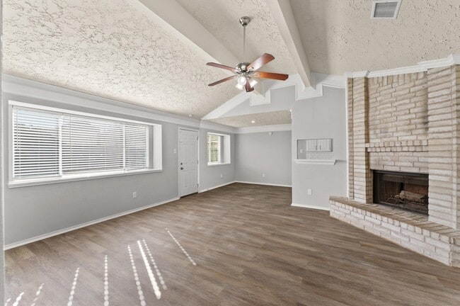 Building Photo - 14003 Vinehill Dr