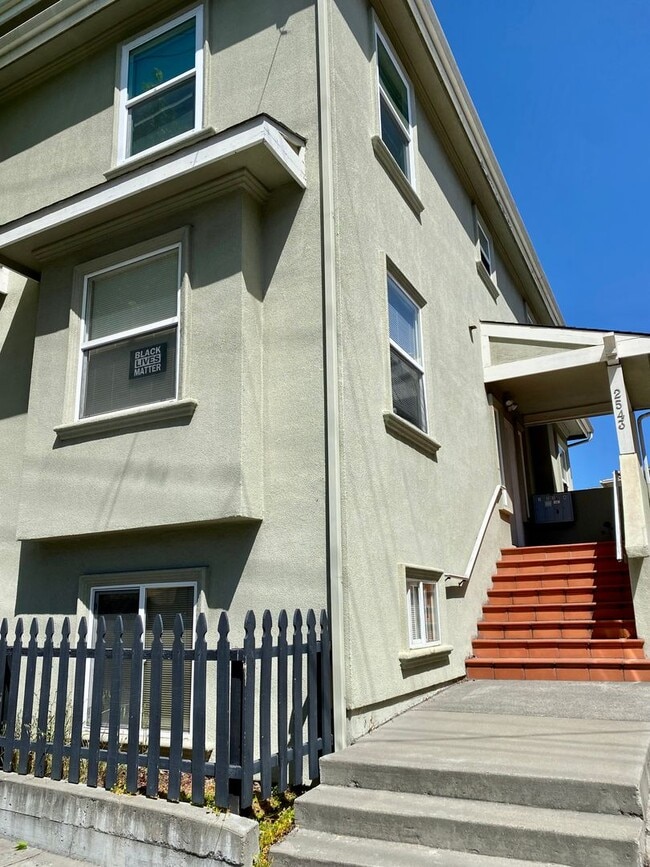 Building Photo - Two story unit w/ spiral staircase blocks ...