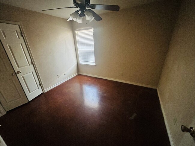 Building Photo - 2009 Charleston Ct