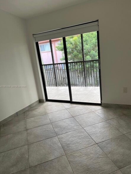 Building Photo - 20760 NE 4th Ct