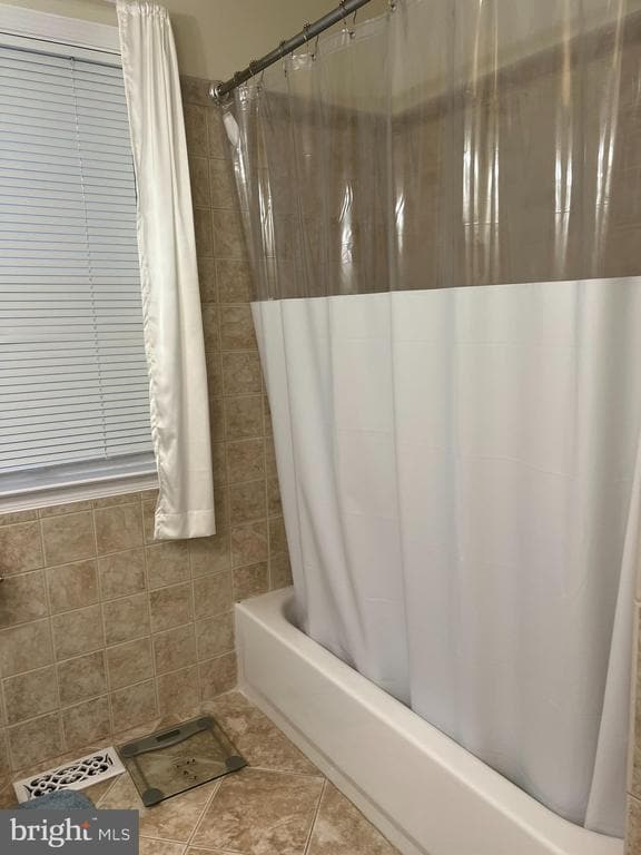 Building Photo - 12429 Willow Falls Dr