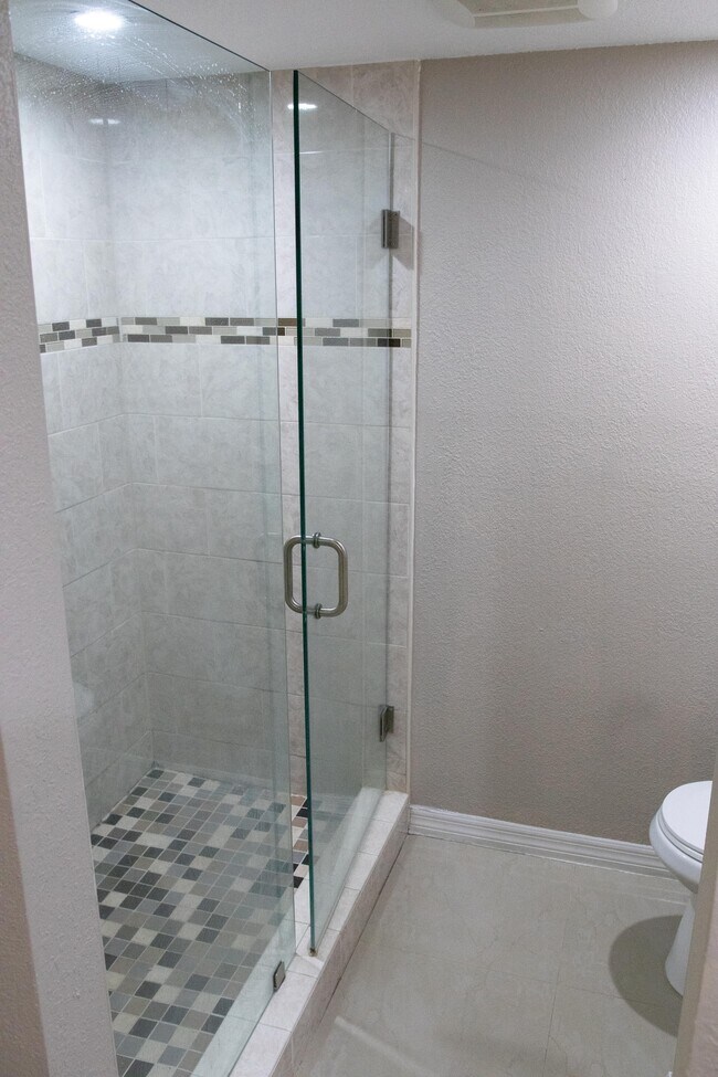 Building Photo - 70 Lake Arbor Dr