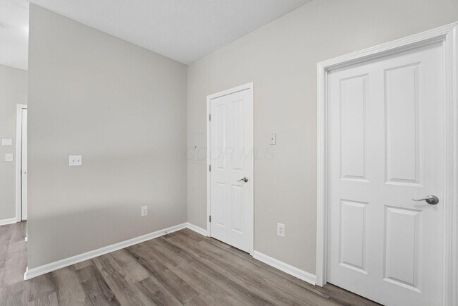 Building Photo - 2018 River Rock Way