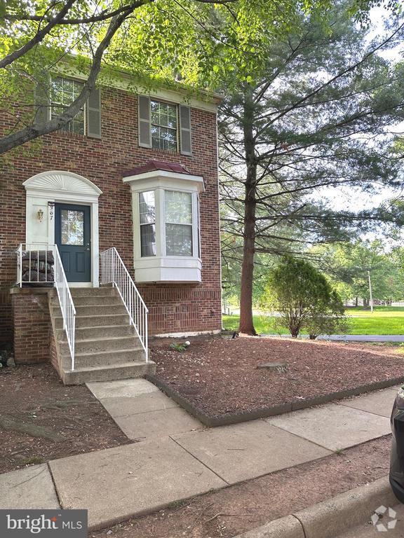 Building Photo - 367 Bridle Crest Square NE