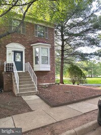Building Photo - 367 Bridle Crest Square NE