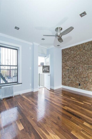 Building Photo - Elizabeth Street