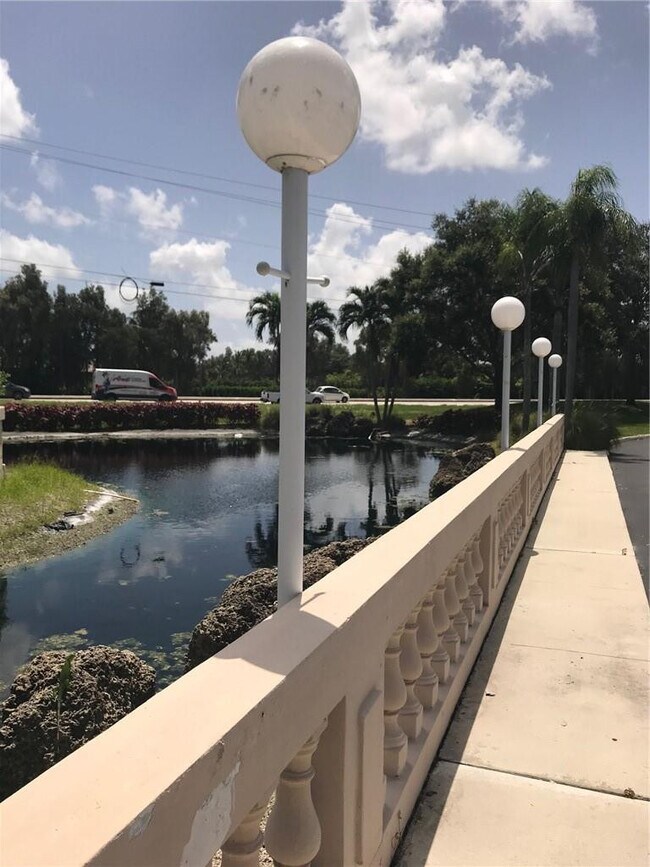 Building Photo - 12400 Vista Isles Dr