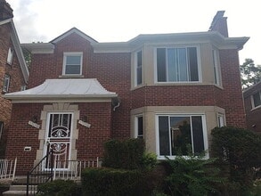 Building Photo - "Charming 3-Bedroom Detroit Home with Gran...