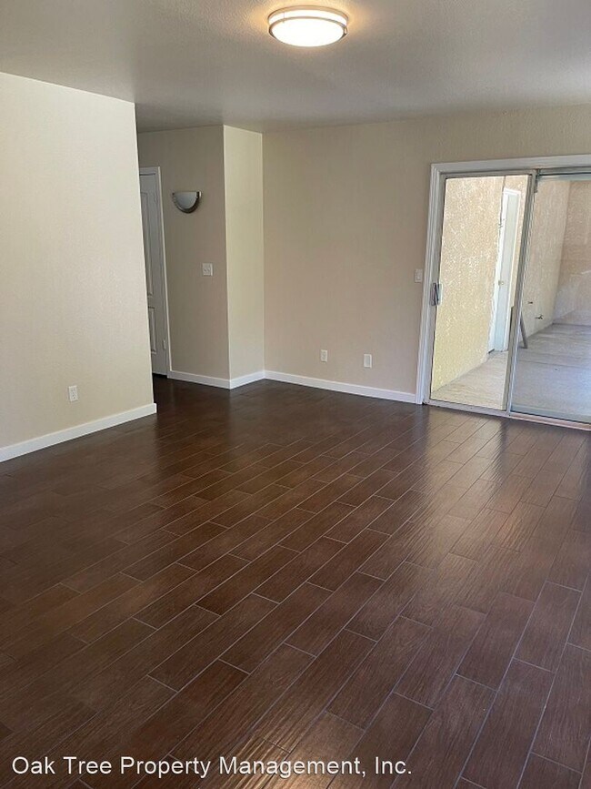Building Photo - 3 br, 2.5 bath House - 10352 N. Doheny Drive