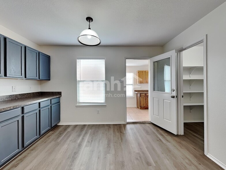 Building Photo - 506 Azalea Dr