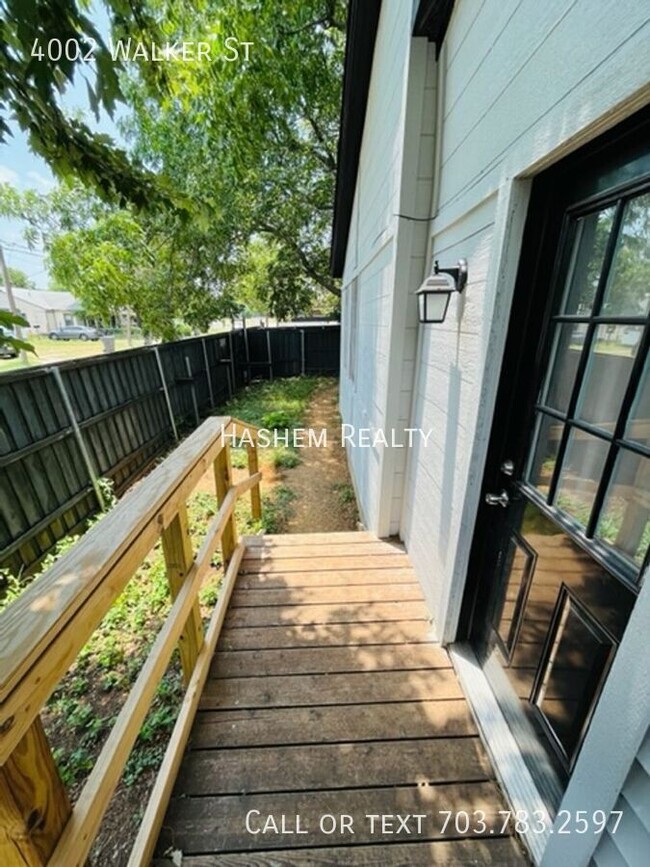 Building Photo - Lovely West Oak Cliff 2-Bedroom 1 Bath Dup...