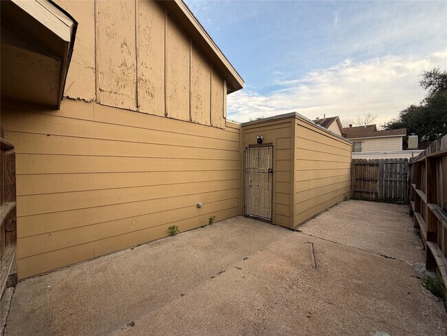Building Photo - 12235 W Village Dr