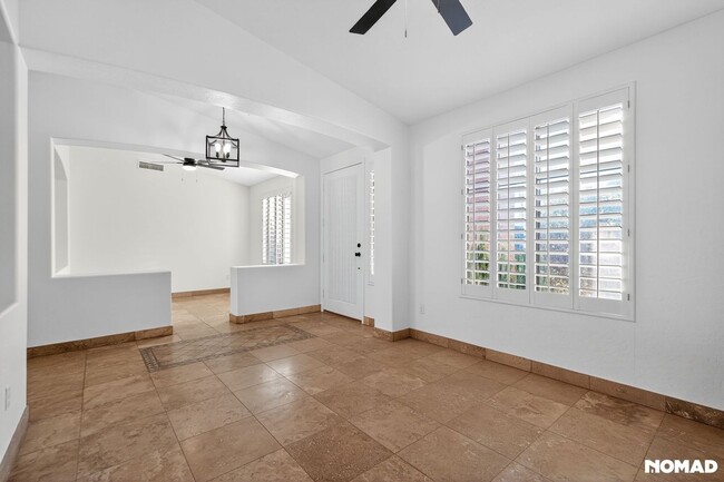 Building Photo - 7742 E Los Gatos Dr