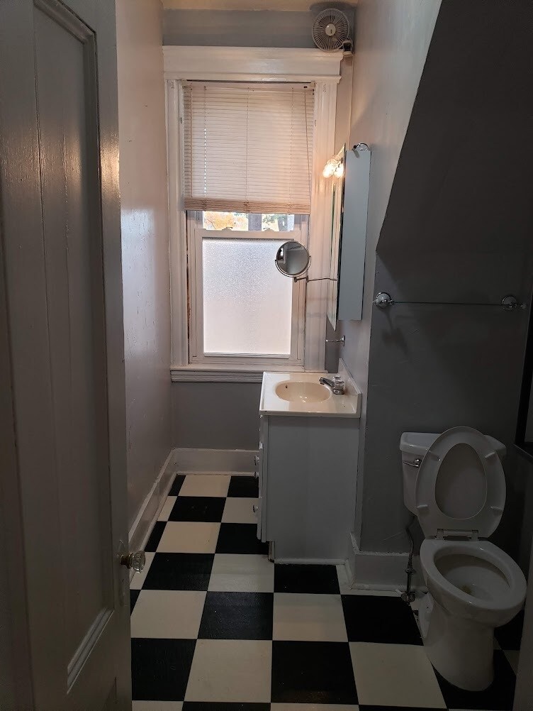 Building Photo - 56 Maple Plz