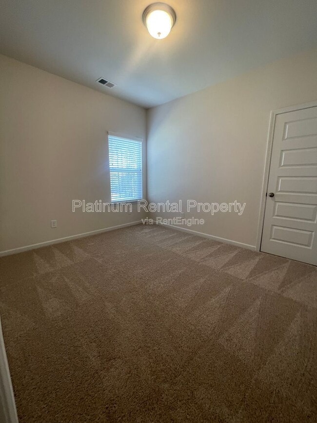 Building Photo - 32 Thedford Dr