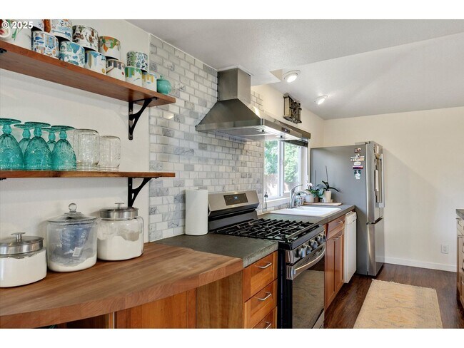 Building Photo - Bull Mountain Gem – Single-Level 3BR with 2 Living Areas, Large Yard & Pergola Patio