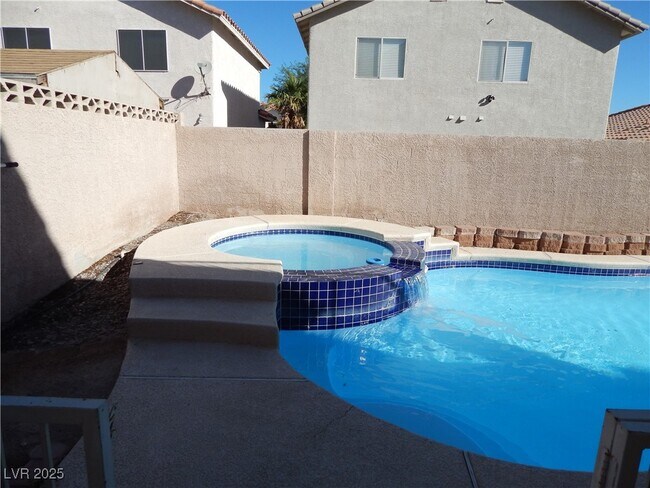 Building Photo - 1032 Sweeping Ivy Ct