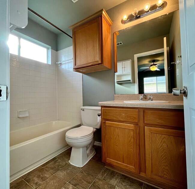 Building Photo - 2825 Deerfern Ln