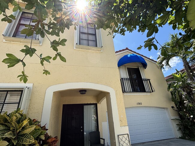 Building Photo - 1760 Shoreside Cir