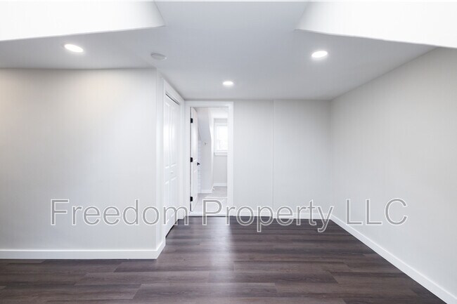 Building Photo - 28 Aircraft Rd