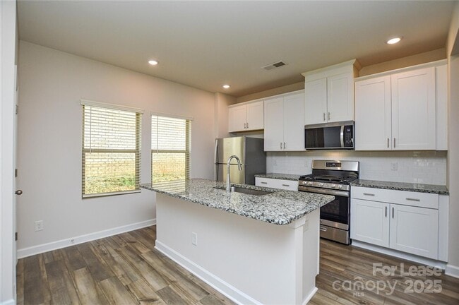 Building Photo - 3215 Lisburn St