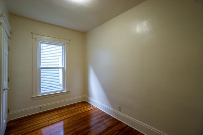 Building Photo - 833 Sumner Ave