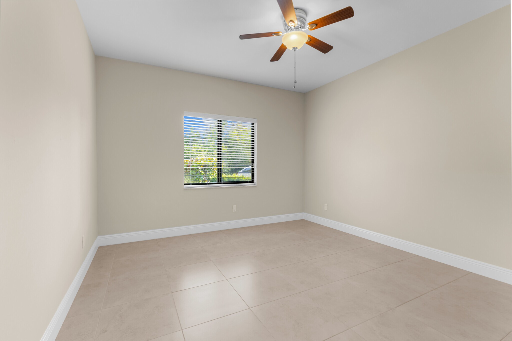 Building Photo - 4412 Vanda Dr