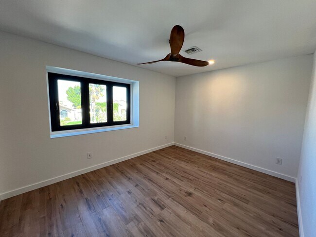 Building Photo - POOL HOME IN SHEFFIELD ESTATES!