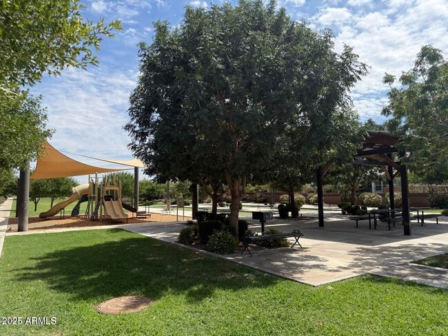 Building Photo - 21135 E Arrowhead Trail