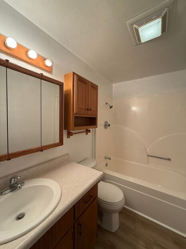 Building Photo - Santa Clara Gem