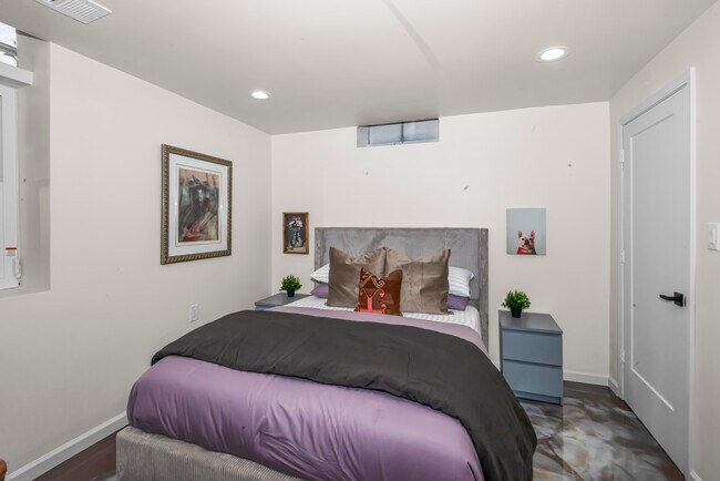 Building Photo - MCM Ranch : Modern 5BR Near Henry Ford & McLaren