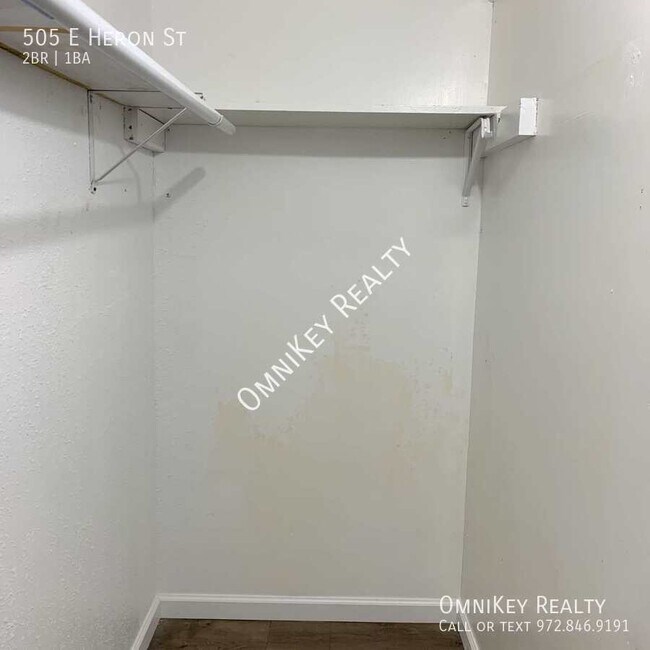 Building Photo - 505 E Heron St