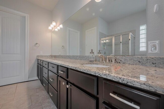 Building Photo - 4942 Thunder Creek Ln