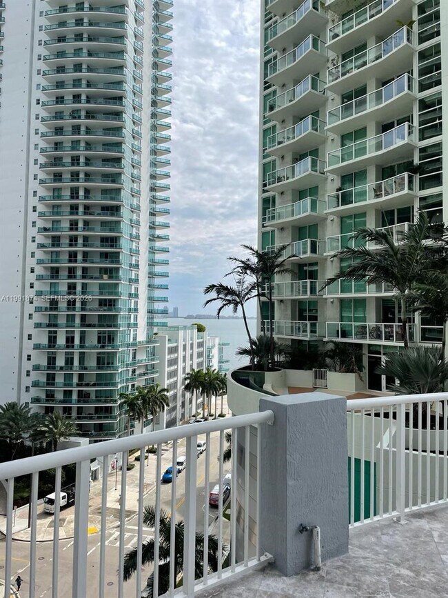 Building Photo - 170 SE 14th St