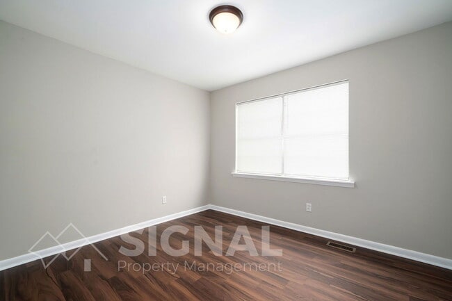 Building Photo - 2827 Arrowhead Cir NE