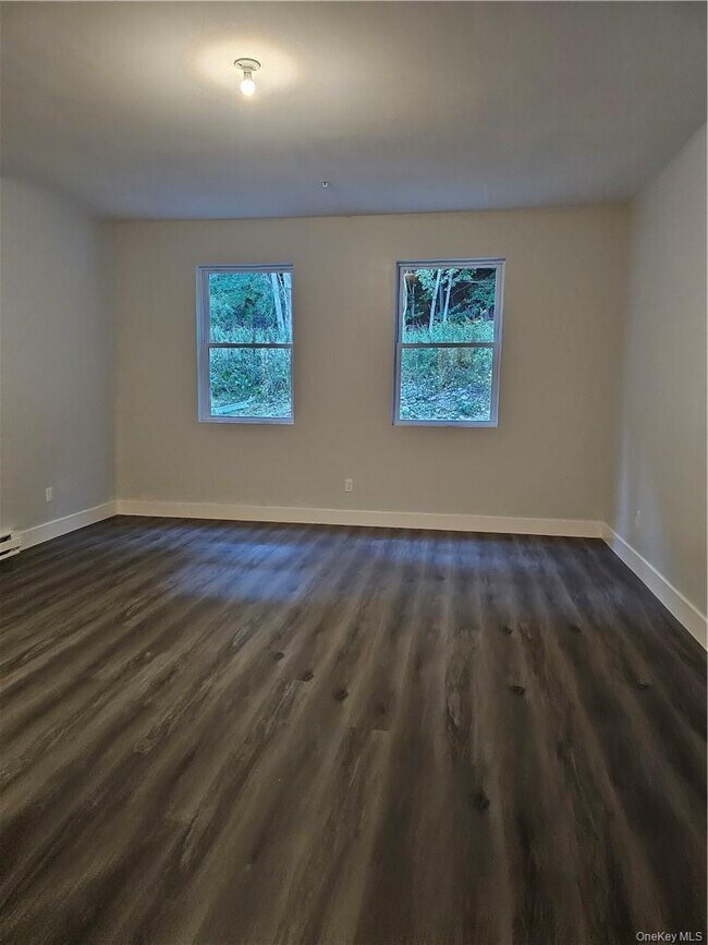 Building Photo - 11 Orange Ln