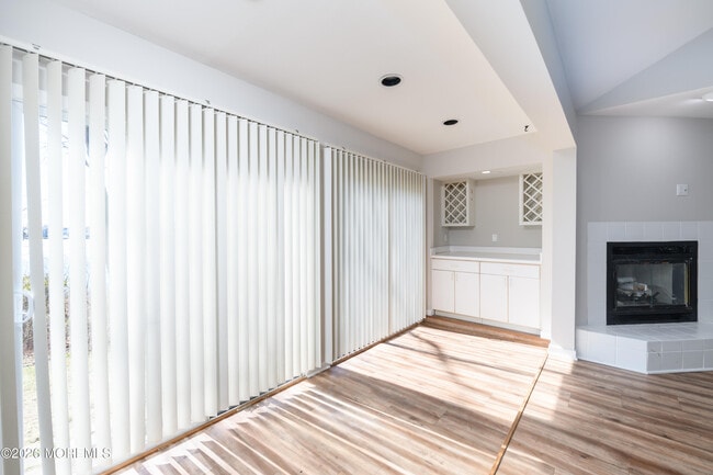 Building Photo - 222 Waters Edge Dr